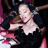 Ariana Grande Daily