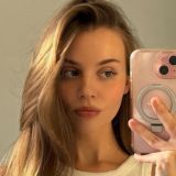 Anna Flos