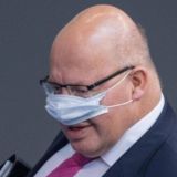 Berlin: Die Maske sitzt