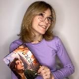 Рина Рису печатает…