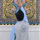 لِعَلِيٍّ خَادِمٌ