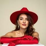 Анна Мухина печатает