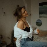 полина делает контент