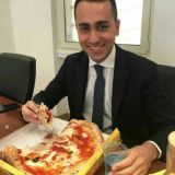 La stessa foto di Di Maio ogni tanto