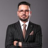 الأستاذ زين محمود
